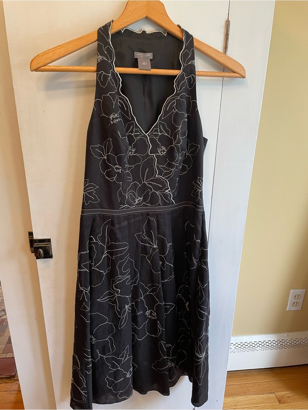 Ann Taylor Linen Sleeveless Halter Style Dress Black White Floral Embroidery